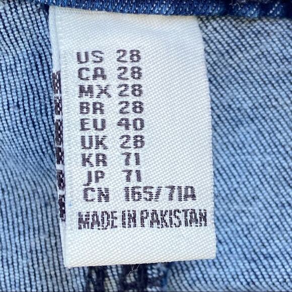 Forever 21 High Rise Dark Wash Stretch Jean Shorts Women's Size 28 - Picture 4 of 4